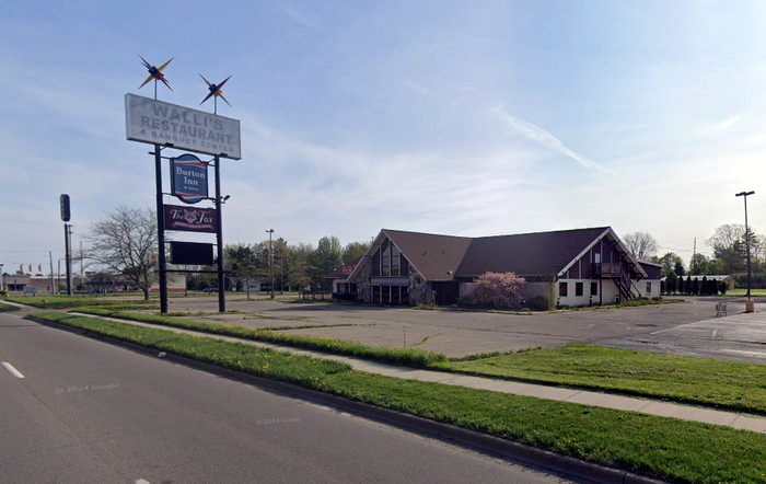 Wallis Drive-In - Wallis East 2006 - G-1431 S Center Rd - 2022 Street View (newer photo)